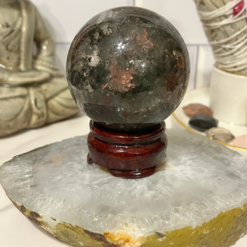Garden 🪴 Quartz Sphere on Stand - Picture 3 of 3